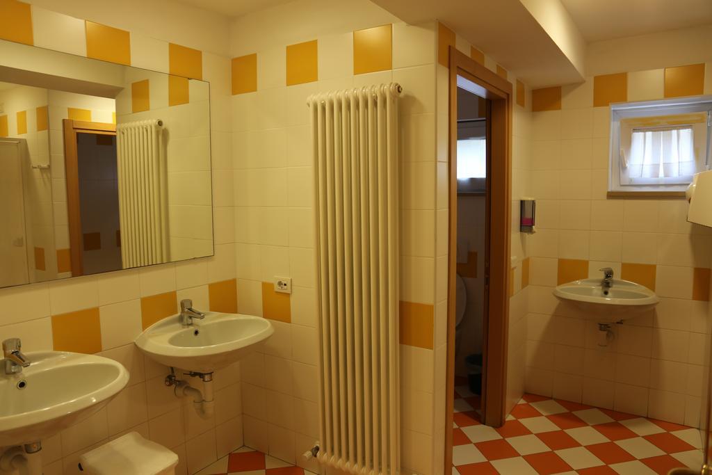 Ostello Della Gioventu Benacus Riva del Garda Exterior photo